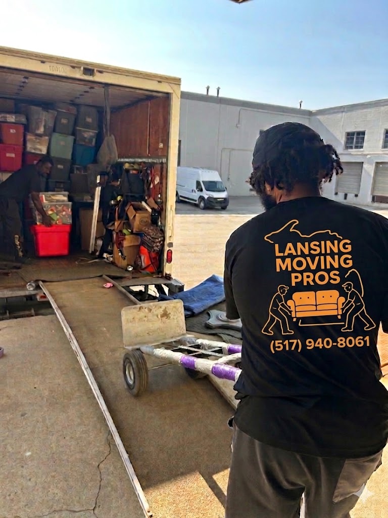 Lansing Moving Pros at Work